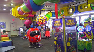 chuck e cheese game room